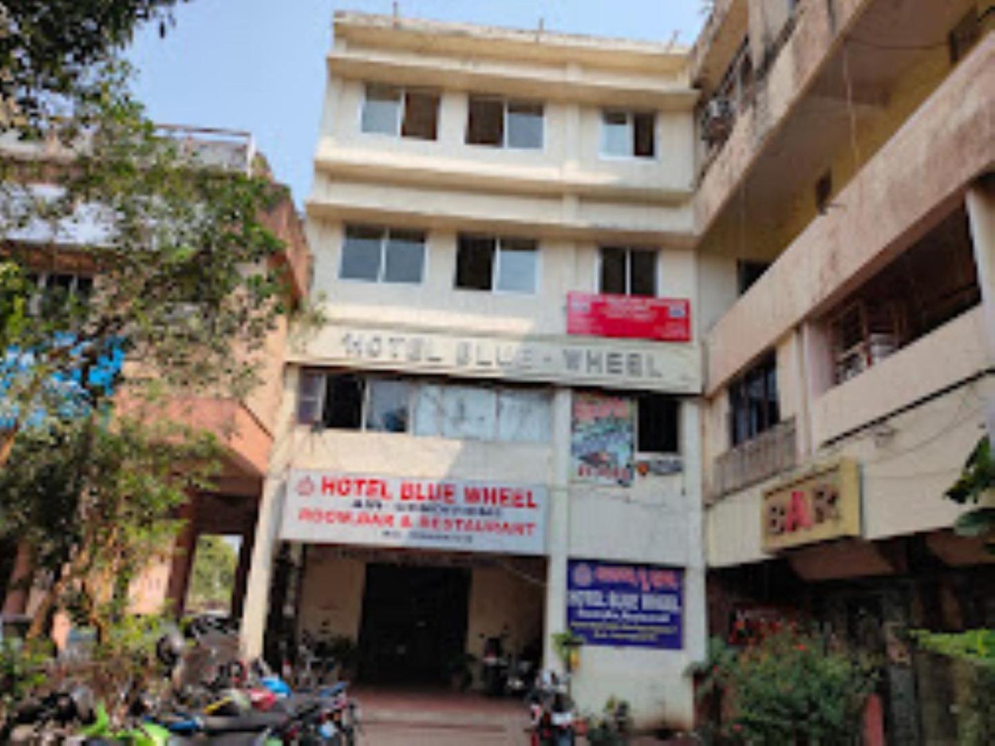 Hotel Blue Wheel,布巴内什瓦尔 外观 照片